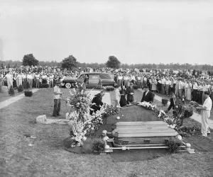 Execution Prints: Rosenbergs Laid To Rest