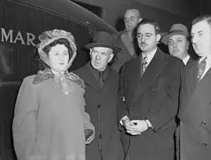 Marshal Prints: Rosenbergs Being Taken to Trial As Spies