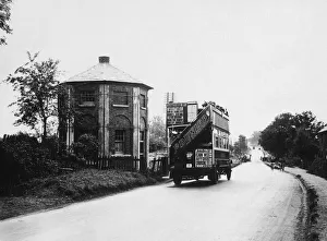 Images Dated 5th April 2006: The Round House