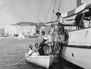 Row Boat Prints: Rowing Ashore