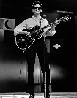 Roy Orbison Performs