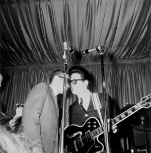Roy Orbison Performs