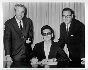 Roy Orbison Signs A Contract