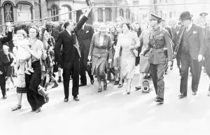 King Prints: Royal Couples Inspects Bombed London