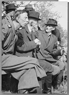 Wilhelm Prints: Royal Members Conversing