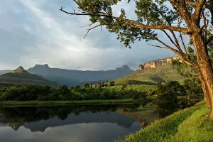 Non Urban Scene Gallery: Royal Natal National Park with view of Amphitheatre, uKhahlamba Drakensberg Park, KwaZulu Natal