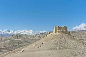 Images Dated 24th April 2013: Ruins of the Ketcher Dzong fortress, the Annapurna Range at back, near Lo Manthang, Upper Mustang