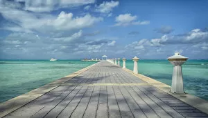 Images Dated 27th November 2011: Rum point pier