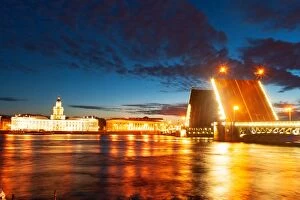 Opened Gallery: Russia, Saint-Petersburg, Dvortsoviy bridge on Neva river