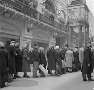 Queue Prints: Russians Line Up at State Department Store