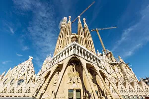 Images Dated 3rd December 2017: Sagrada Familia aganst blue sky, Barcelona, Catalonia, Spain