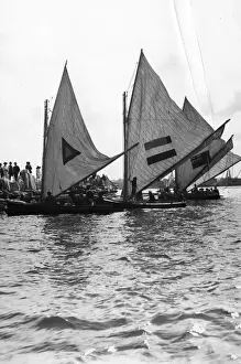 Prints of circa 1910: Yachtsmen furling their sails. (Photo by F J Mortimer/Getty Images) Francis James Mortimer (1874-1944) Prints: Sailboats