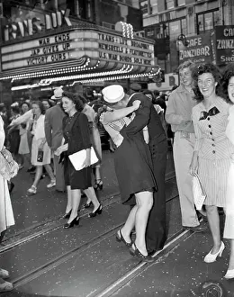 Marquee Prints: Sailor and Young Woman in Times Square