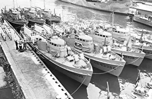 Submarine Prints: Sailors at Pier with Submarine Chasers