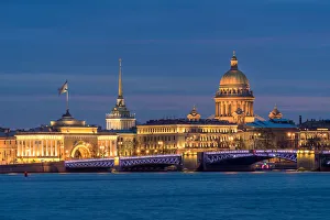 Images Dated 31st October 2015: Saint Isaacs Cathedral and Admiralty building, Saint Petersburg