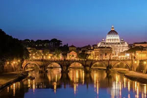 Tonnaja Travel Photography Collection: Saint Peters Basilica of Vatican