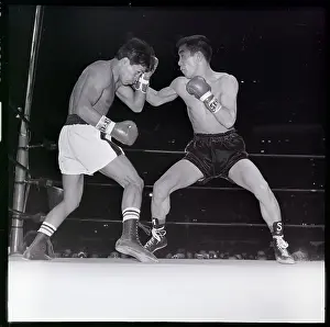 Saldivar Blocks Punch From Japanese Boxer