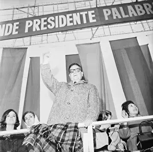 Santiago Prints: Salvadore Allende Waving Hand
