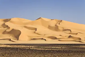 Sand Dunes Prints: Sand dunes in the Libyan Desert, Sahara, Libya, North Africa, Africa