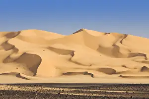 Sand Dunes Prints: Sand dunes in the Libyan Desert, Sahara, Libya, North Africa, Africa