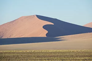 Images Dated 13th August 2014: Sand dunes in Sossuvlei. Namib Desert, Namibia