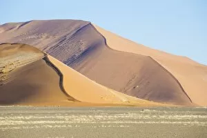 Images Dated 12th August 2014: Sand dunes in Sossuvlei. Namib Desert, Namibia