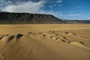 Sandy Beach Gallery: Sandsfjoell mountains, Rauoisandur, Rauoisandur beach, Westfjords, Iceland, Europe