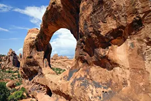Sandstone arches of the Double O Arch formed by erosion in Devils Garden, Arches-Nationalpark, near Moab, Utah, United States