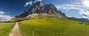 Images Dated 22nd August 2015: Sass de Putia Circuit hiking trail in Odle mountain group, Dolomites