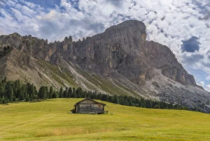 Images Dated 22nd August 2015: Sass de Putia Circuit hiking trail in Odle mountain group, Dolomites