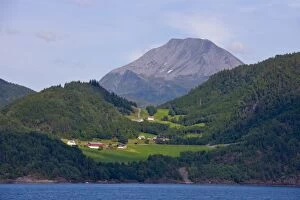 Images Dated 21st April 2010: Scenery along the Geiranger fjord