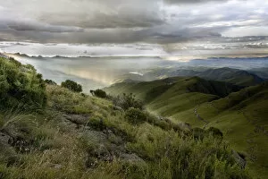 Images Dated 3rd April 2010: The scenic Amphitheater hiking trail, Royal Natal National Park, KwaZulu-Natal, South Africa