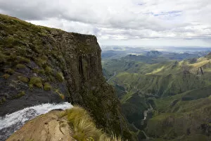 The scenic Thugela Falls, Amphitheater hiking trail, Royal Natal National Park, KwaZulu-Natal, South Africa