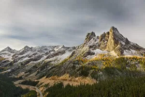 Images Dated 9th October 2017: Scenic view of Liberty Bell and Early Winters Spires, North Cascades, Okanogan National Forest