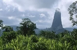 A Scenic View of the Pico Cao Grande