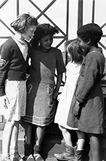 M Juv Recr Street Bri Prints: School Friends