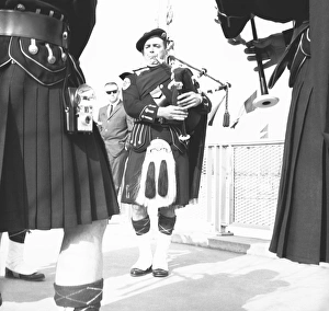 Images Dated 6th November 2006: Scottish pipe band, (B&W)