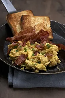 Herbs Prints: Scrambled eggs with fried bacon and toast