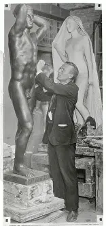 Sculptor Arthur Lee