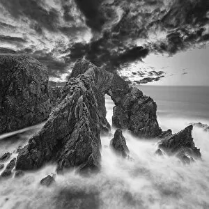 Images Dated 12th March 2014: Sea battering the rocks