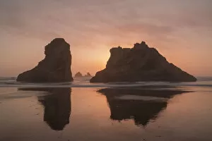 Images Dated 6th May 2016: Sea stacks silhouettes at sunset, Bandon Beach, Oregon, USA