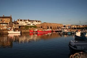 Images Dated 27th June 2005: Seahouses Harbour