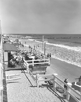 Images Dated 6th November 2006: Seashore and beach, (B&W), elevated view