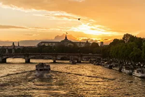 Images Dated 8th July 2014: Seine river sightseeing cruise with sunset