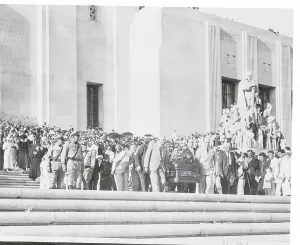 Coffin Prints: The Senator Leaves His State Capitol