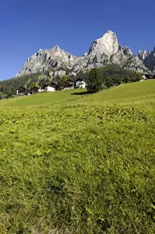 Images Dated 27th September 2011: Settlement near Selva di Cadore, Dolomites, Italy, Europe