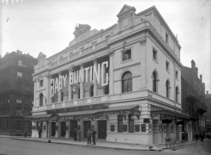 Images Dated 26th September 2015: Shaftesbury Theatre