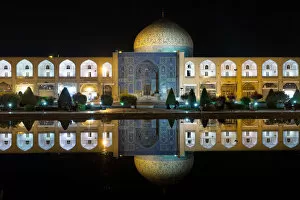 Images Dated 13th October 2015: Sheikh Lotfollah Mosque by night, Isfahan, Iran