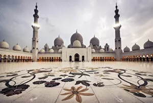 Images Dated 11th April 2014: Sheikh Zayed Grand Mosque