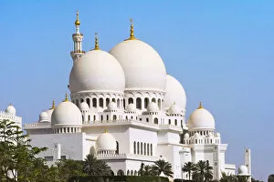Images Dated 7th December 2018: Sheikh Zayed Grand Mosque, Abu Dhabi, United Arab Emirates